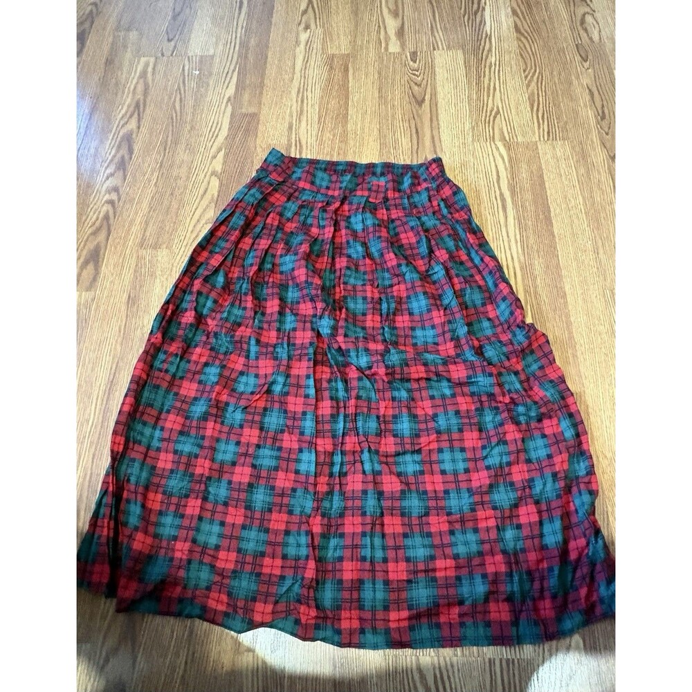 Briggs New York Red, Green, And Black Plaid Skirt Elastic Back Size 16 U.S.A.